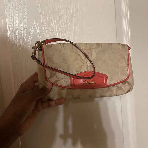 Coach Tote Purse - Picture 5 of 8